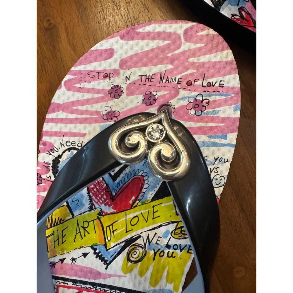 Brighton Think Love Flip Flops Womens Size 7 Heart Art Print Silver Logo Sandals